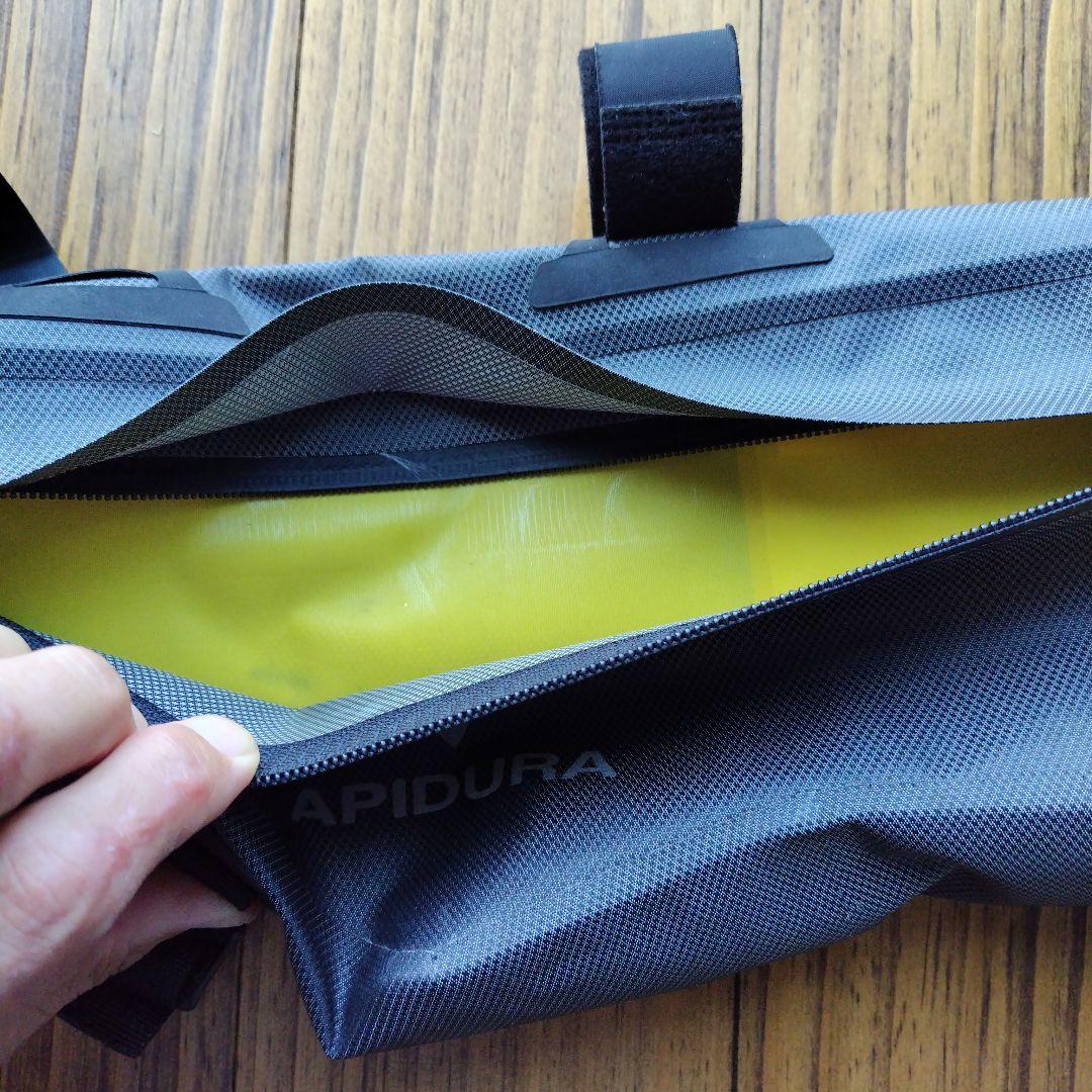 APIDURA 車体装着バッグ グレー
