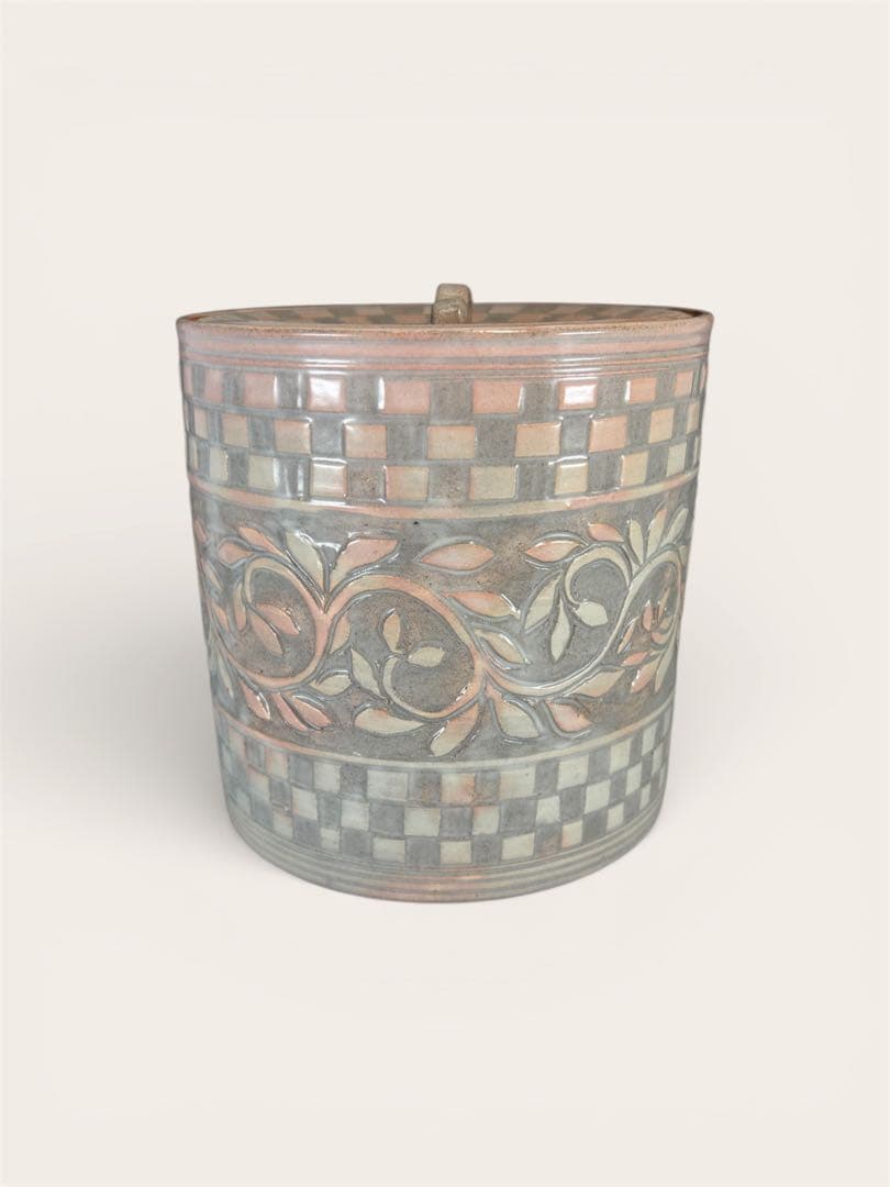 【中古品】佐久間芳山造　唐草模様彫水指（共箱）USED〈税込•送料込〉