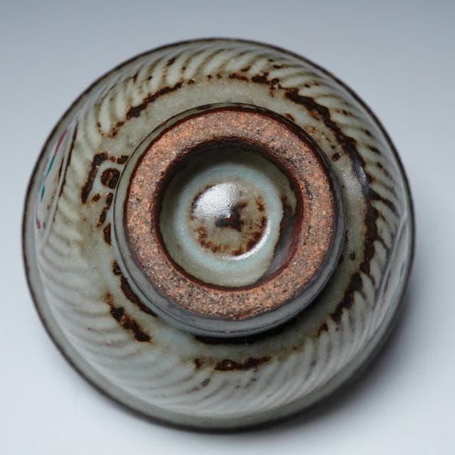 島岡達三　象嵌赤絵草花文ぐい吞　共箱　人間国宝　酒器　鑑賞陶器　民芸　益子焼