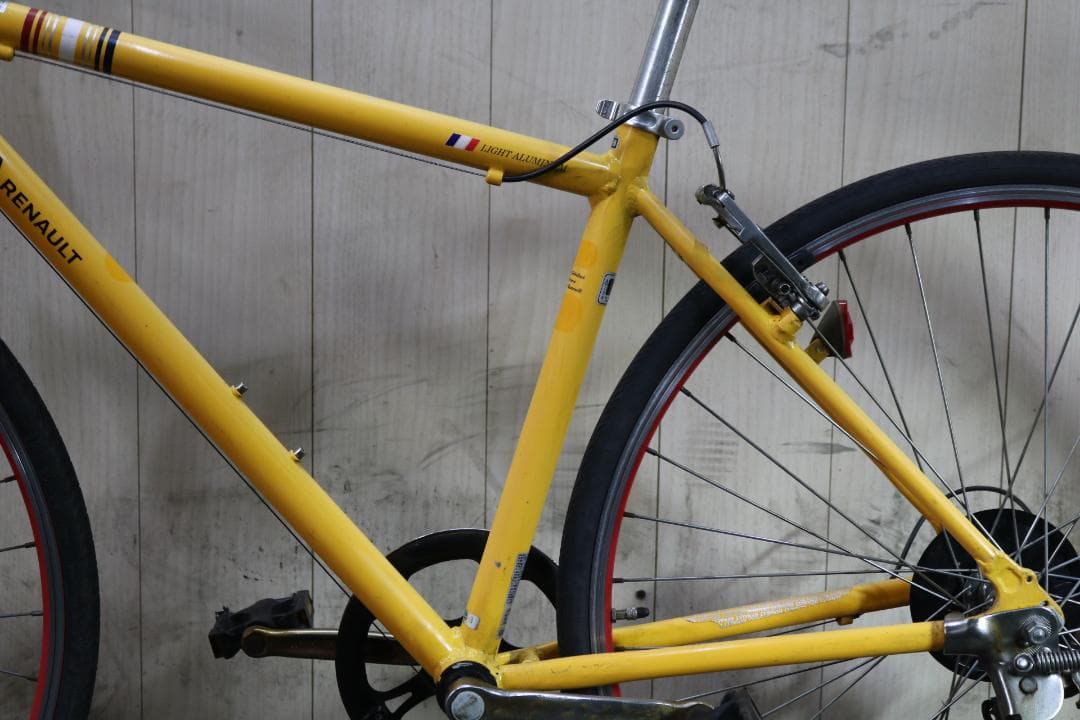 ルノー（RENAULT）700C シマノ6速 アルミ 440mm YELLOW