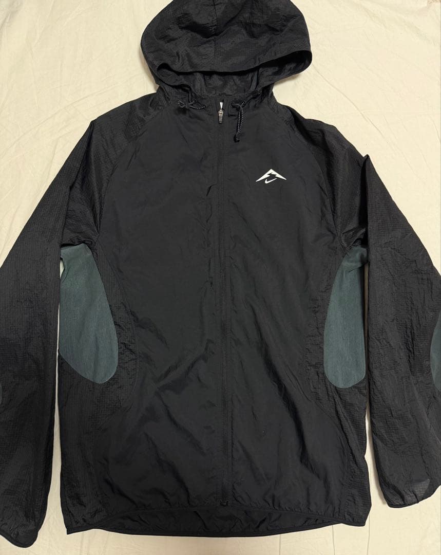 ナイキトレイル　アイリーズ　ナイロンジャケット ランニング　パッカブル