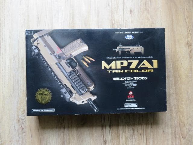 東京マルイ製コンパクト電動ガンＭＰ７Ａ１TAN カラー