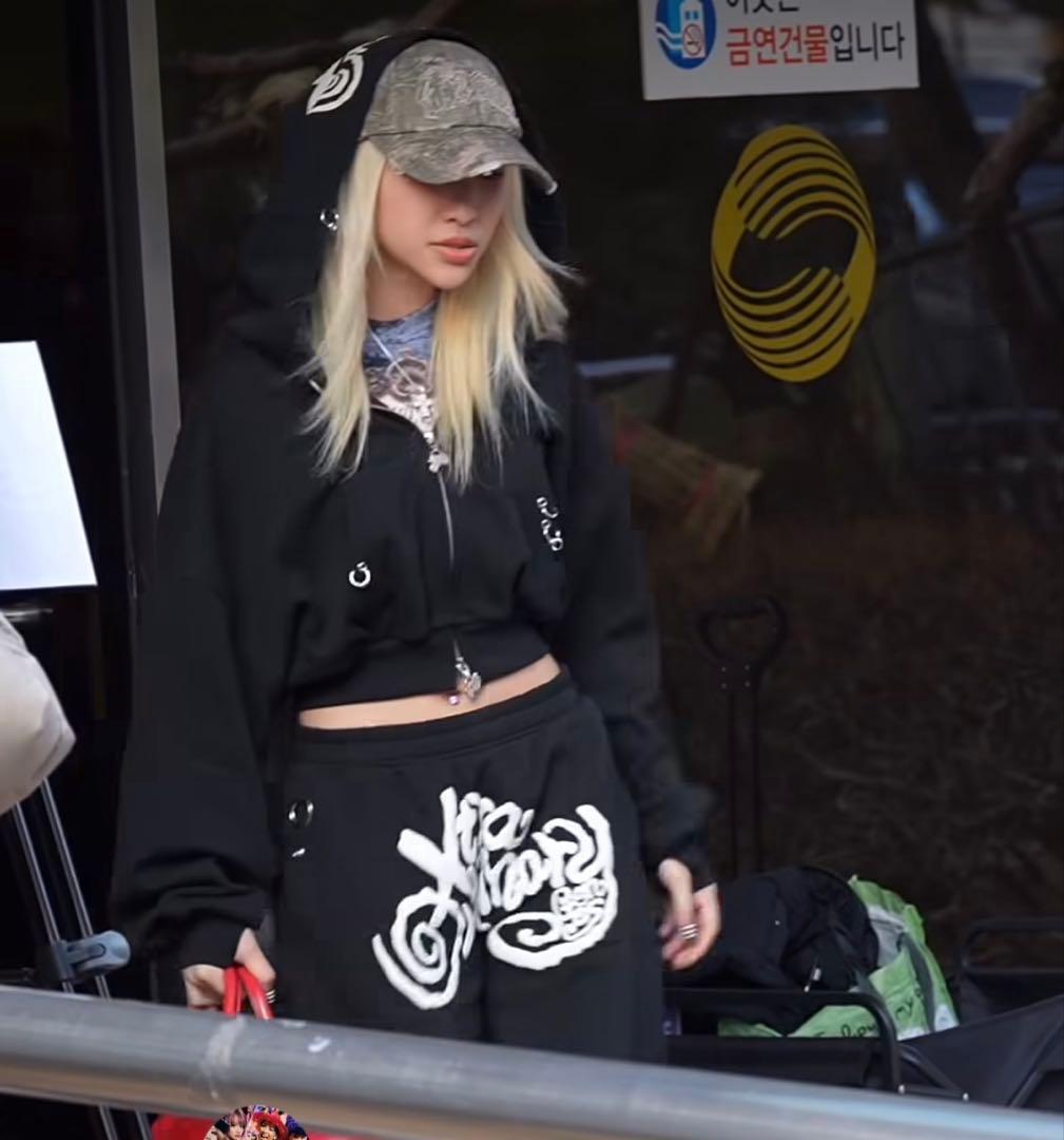 Xtra Ordinary クロップドジップパーカー Mサイズ ブラック