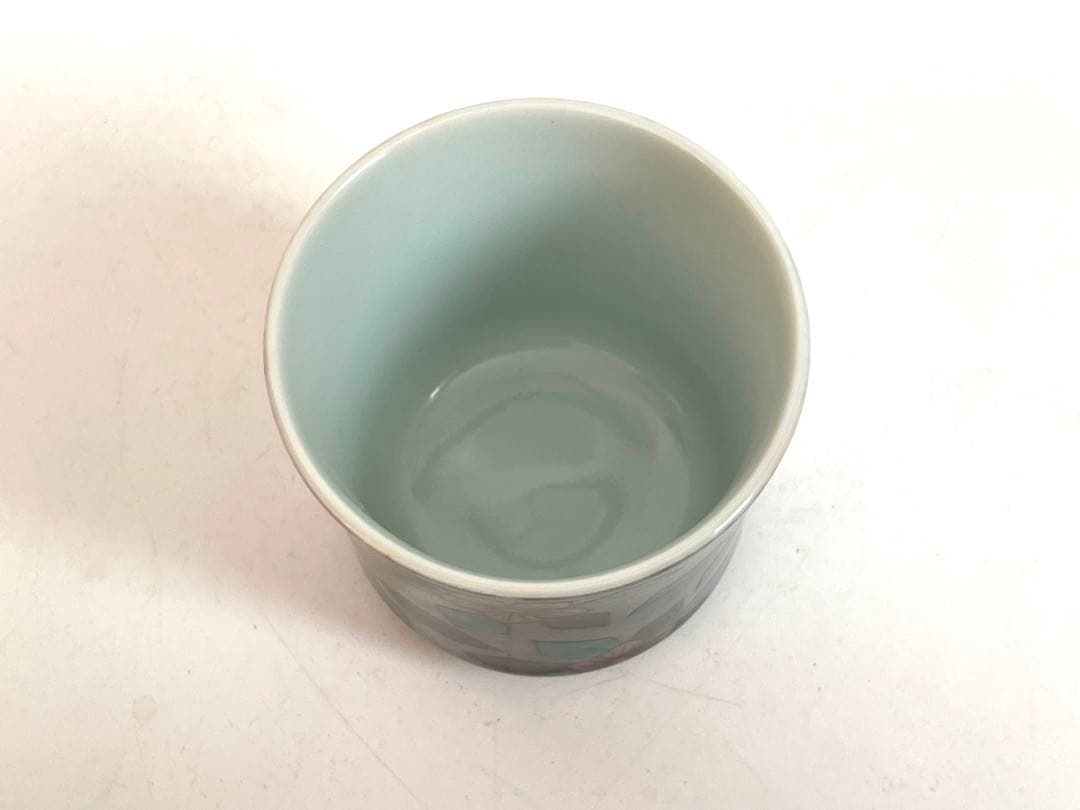 陶芸家　人間国宝　十三代　今泉今右衛門　色絵　薄墨　草花文ぐい呑　酒器　盃　共箱