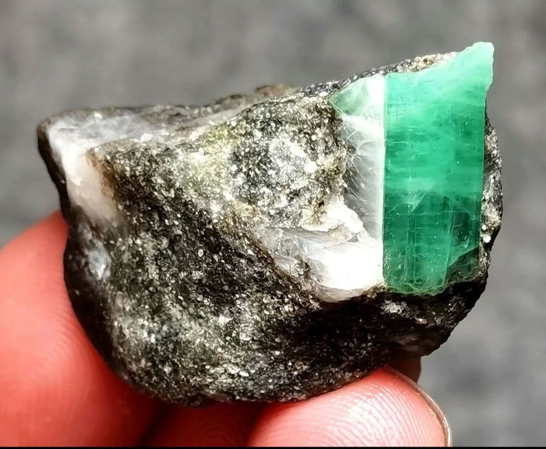 エメラルド ミネラル 鉱石 鉱物 原石 母岩付き