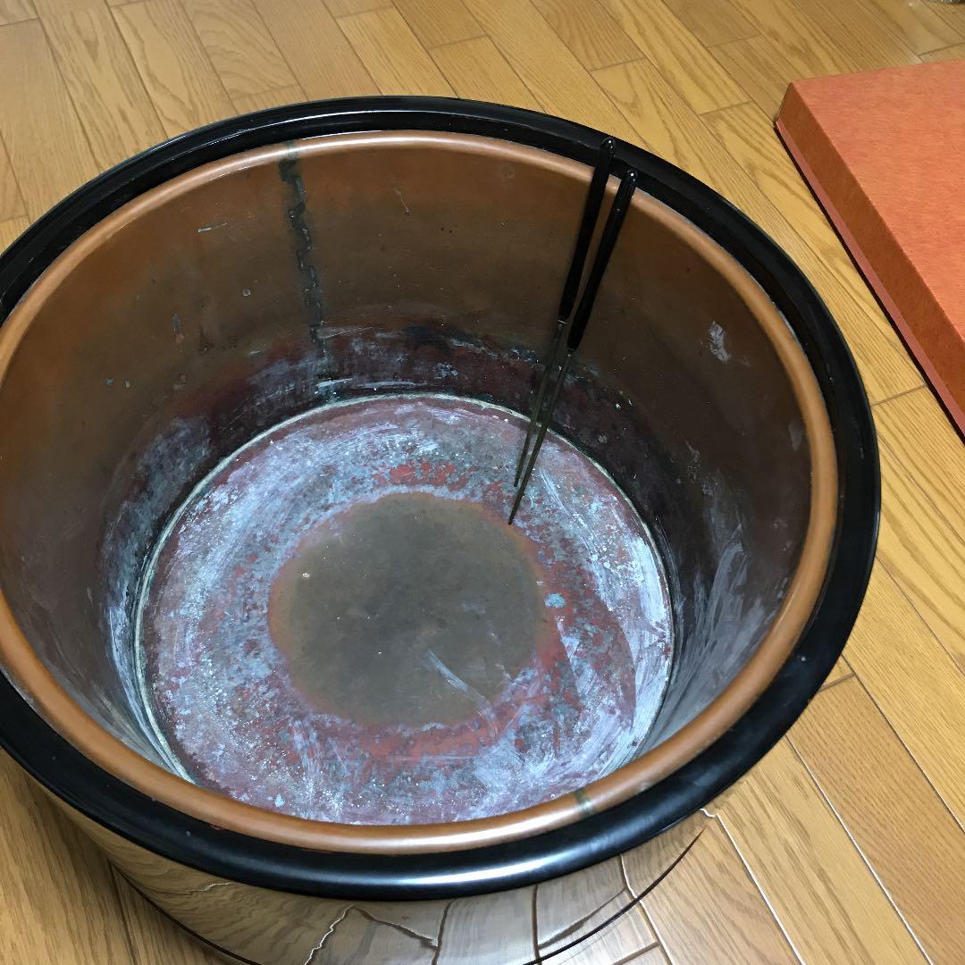 骨董火鉢 蒔絵獅子に牡丹模様（直径48センチ、高さ32センチ）