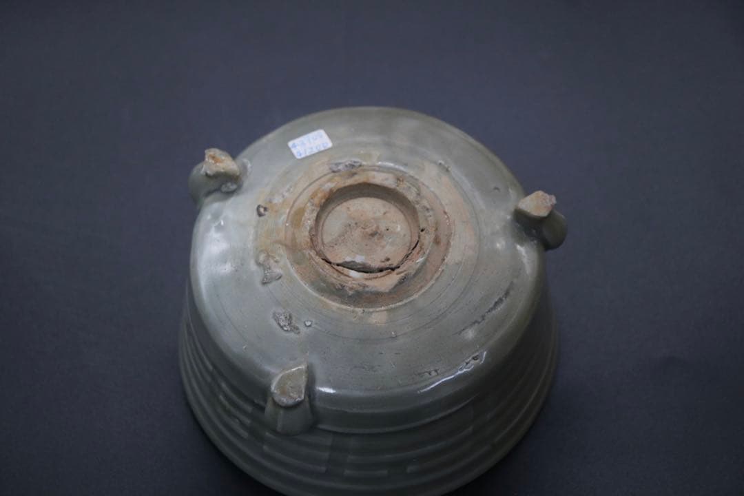 中国　元代青磁三足香炉　龍泉窯　木箱入　送料込み0909