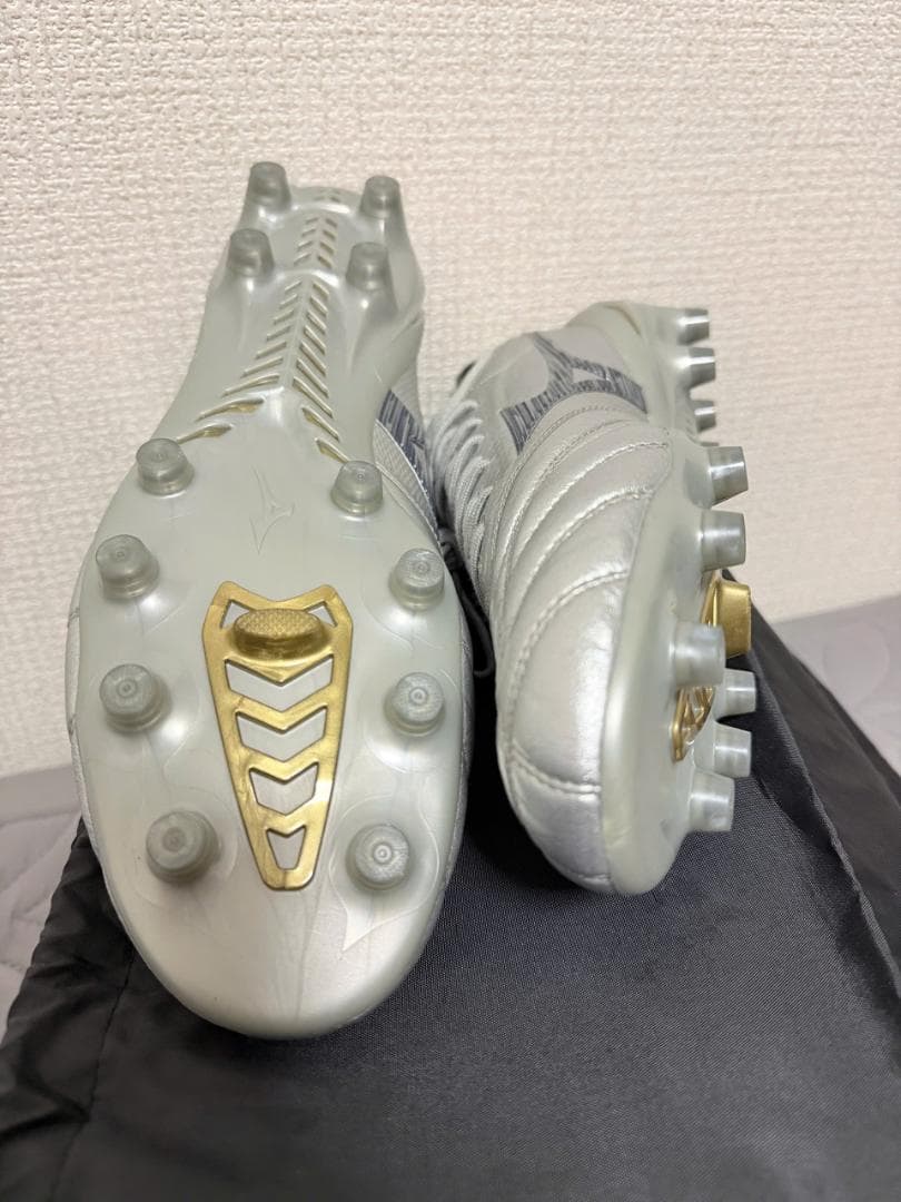 ミズノモレリアネオ4β JAPAN PLATINUM SILVER PACK