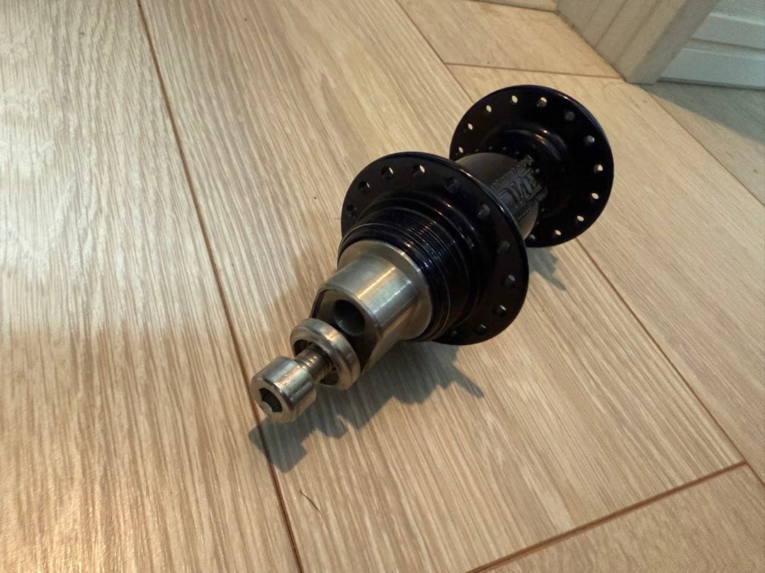 White Industries エキセントリックハブeno