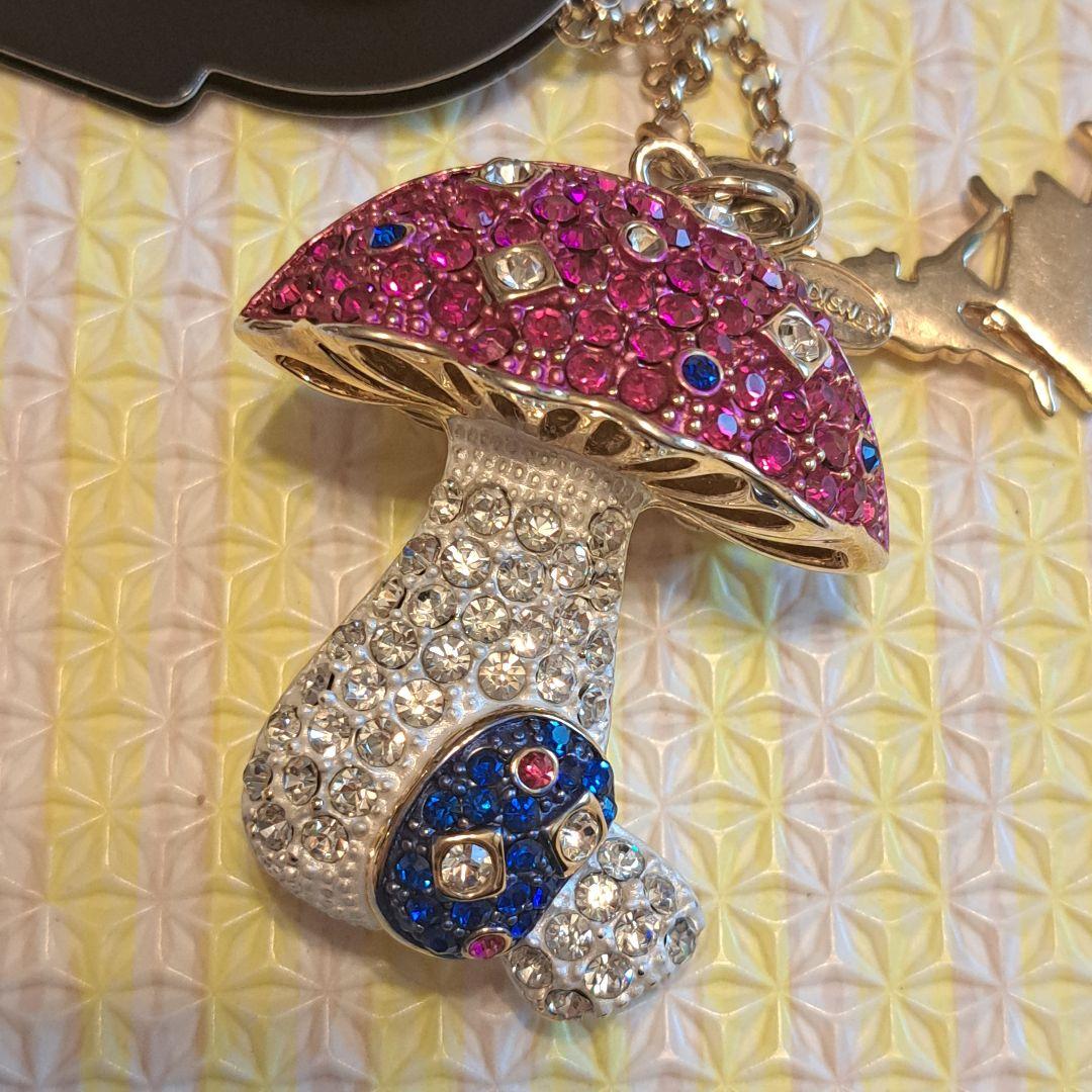 不思議の国のアリス　キノコ型キーホルダー ラインストーン装飾付き　Disney