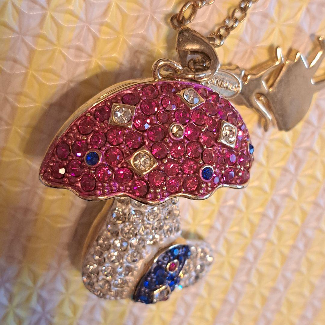 不思議の国のアリス　キノコ型キーホルダー ラインストーン装飾付き　Disney