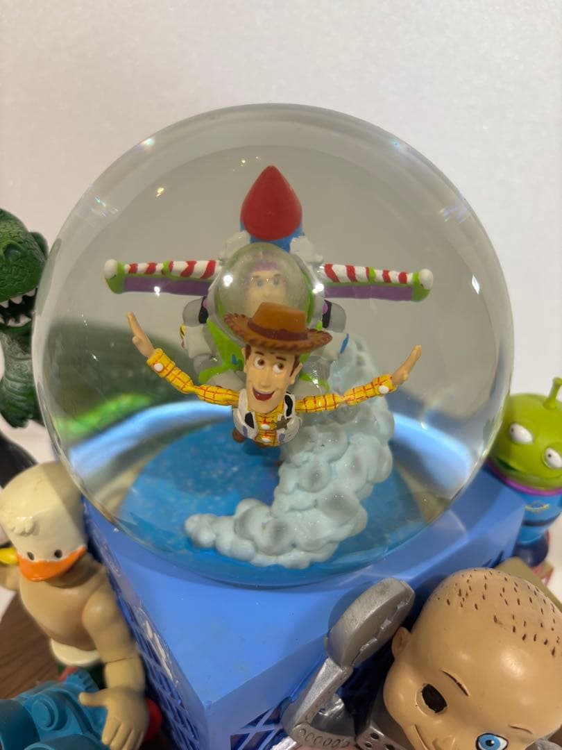 トイストーリー　スノードーム　スノーグローブ　オルゴール