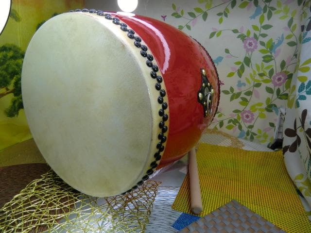 新品未使用(送料無料)32.980円　エイサー大太鼓44cm*48cm 撥付き