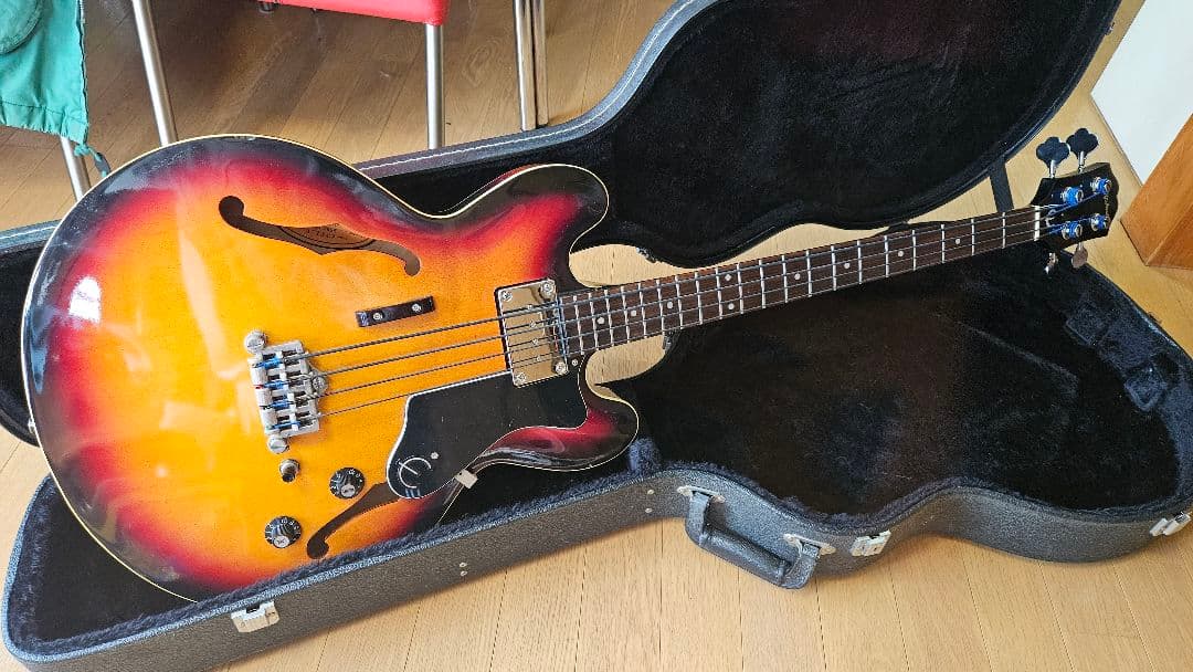 Epiphone Rivoli VC セミアコベース ハードケース付き