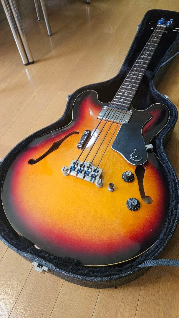 Epiphone Rivoli VC セミアコベース ハードケース付き