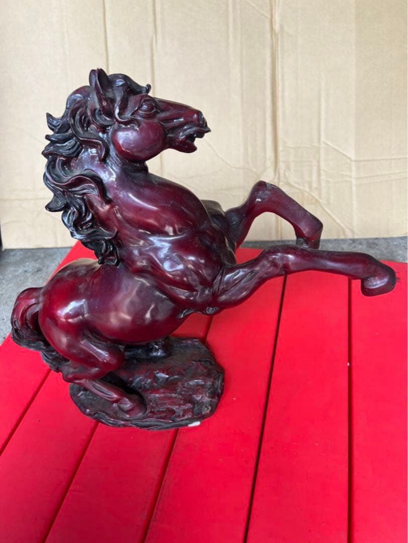 リアルな馬の彫刻