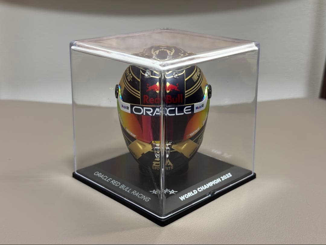 マックスフェルスタッペン 2023ワールドチャンピオンヘルメット 1/4スケール