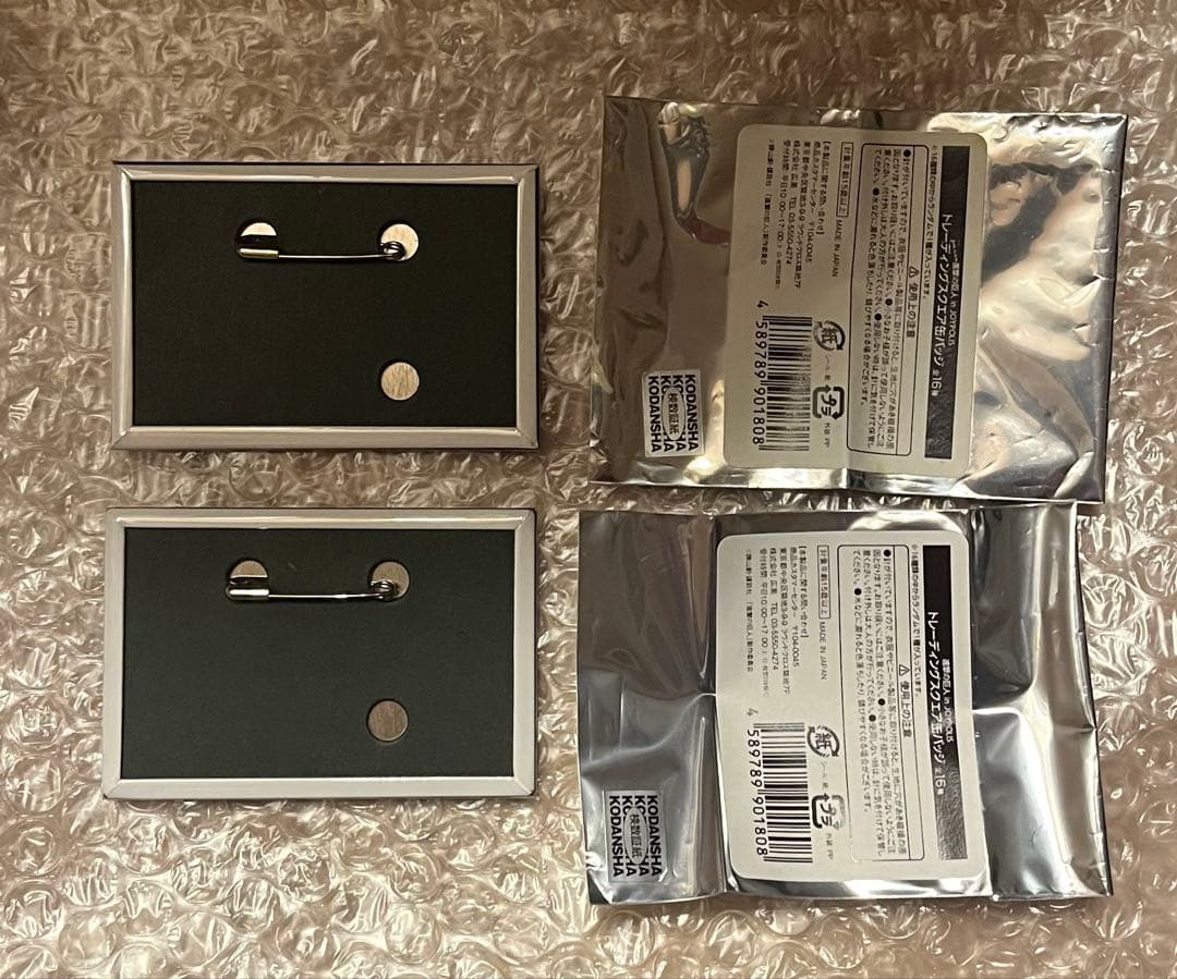 進撃の巨人 joypolis スクエア缶バッジ リヴァイ エルヴィン