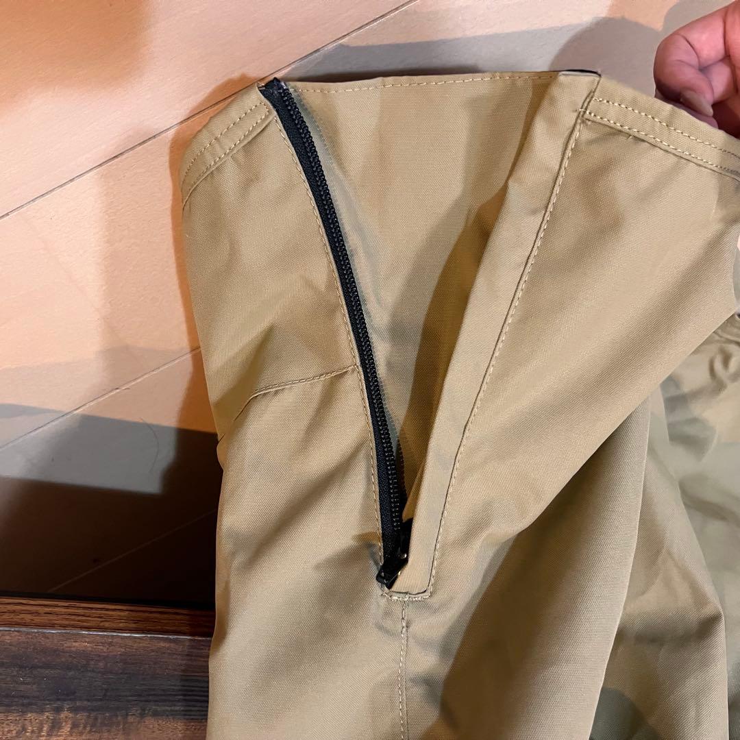 ベージュ サスペンダー付きスノーボードオーバーオール