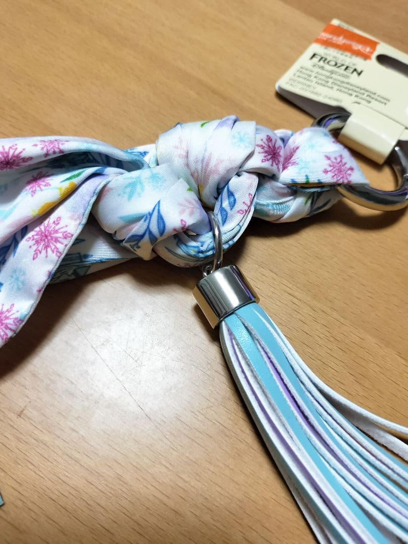 香港ディズニー限定　アナ雪　リボン　スカーフ　バッグチャーム