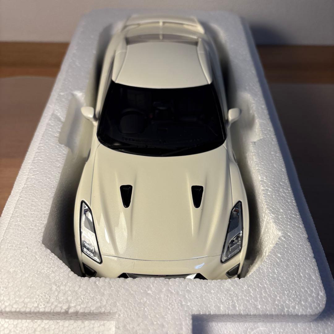 京商　samurai 日産　GT-R R35 ホワイト　1/18 ミニカー