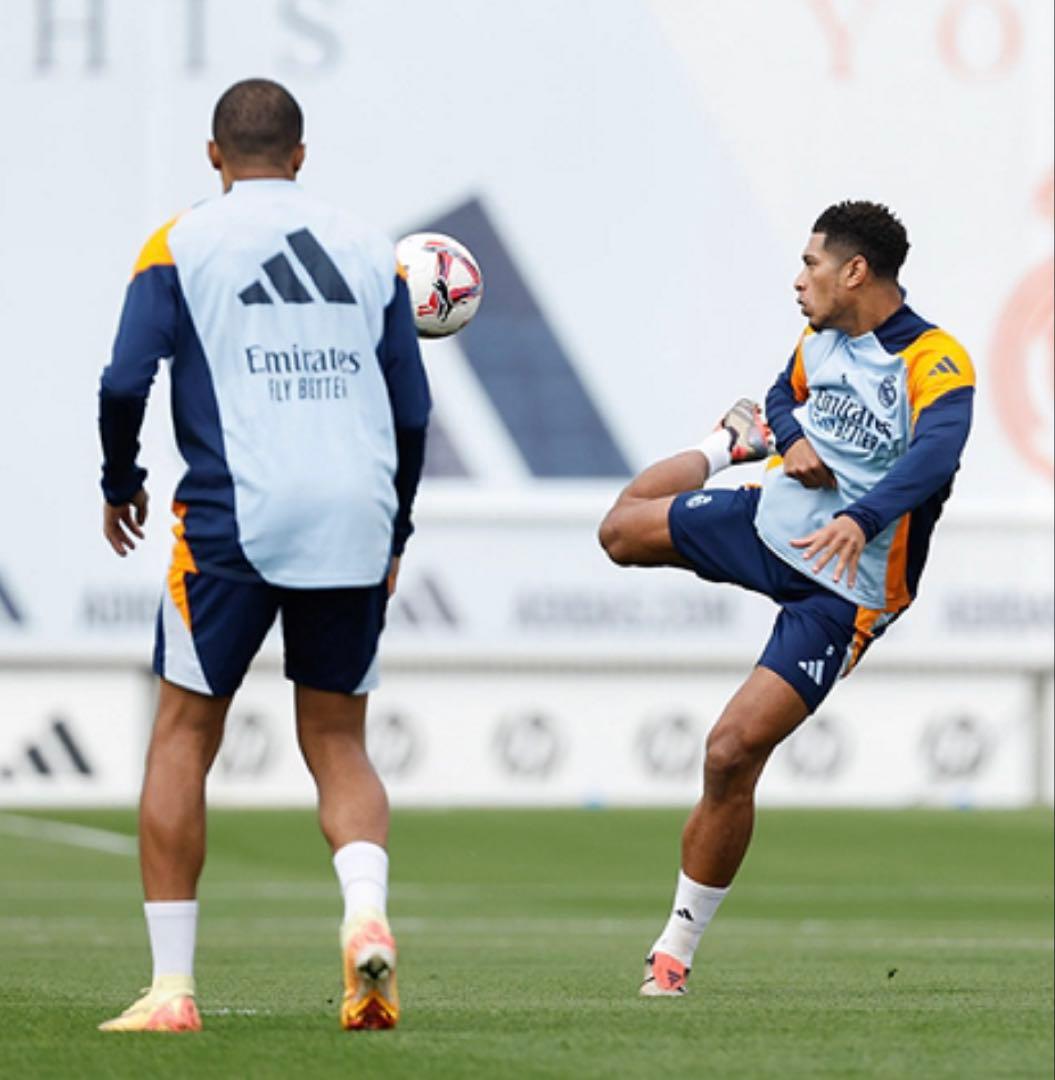 激レア レアルマドリード トレーニングウェア上下セット MBAPPE