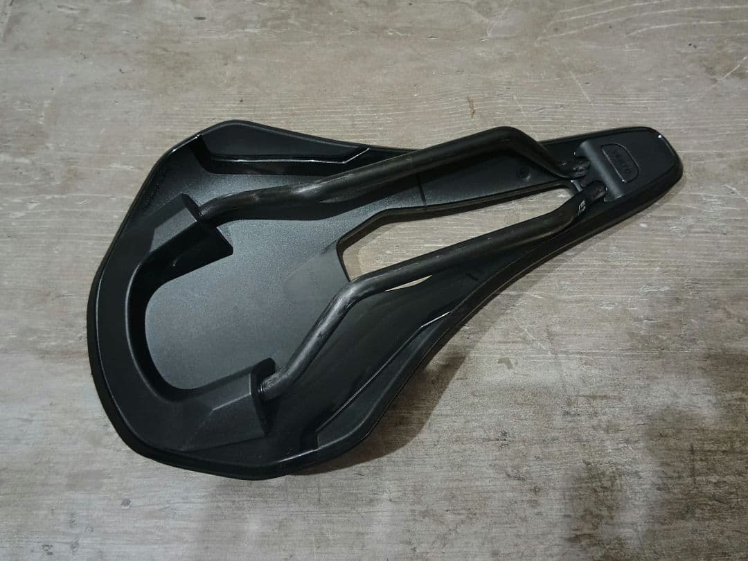 フィジーク fizik VENTO ARGO R1 140mm カーボンレール