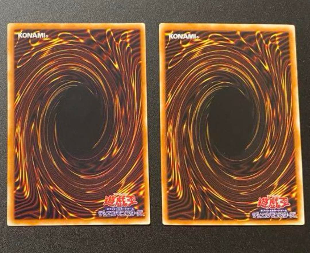 遊戯王　レリーフ　2枚セット　真紅眼の黒竜　ブラック・マジシャン　レッドアイズ