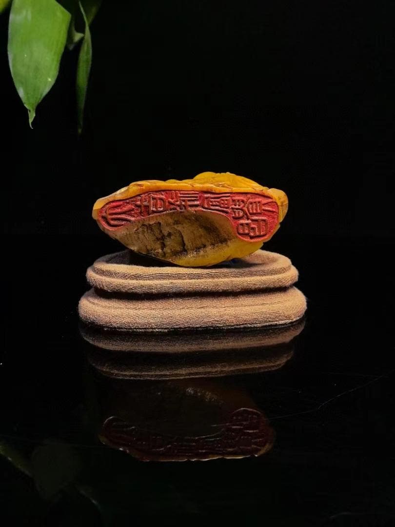 中国古美術・寿桃羅漢の印鑑・純手彫り・極上田黄印章・置物・風水開運・案頭・文房具