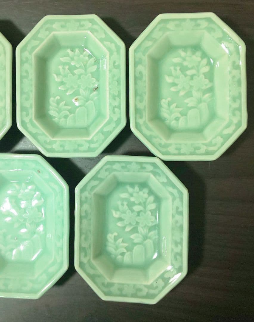 世界三大青磁 三田青磁 江戸末期 陽刻草花文八角小皿五枚