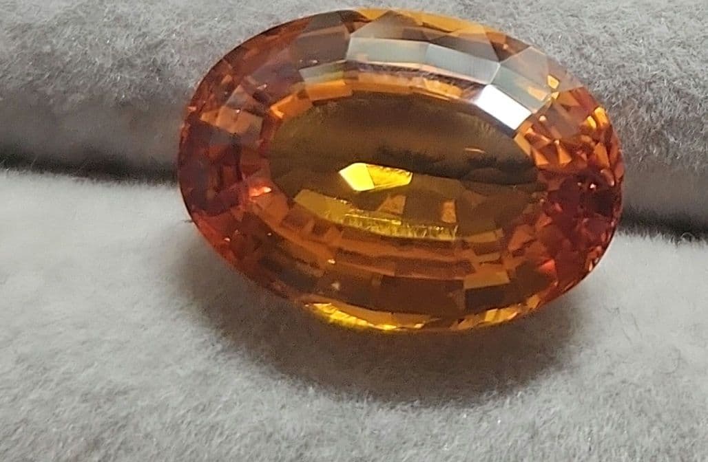 宝石キャンディ 特大ゴールデンイエローサファイア 17.365ct