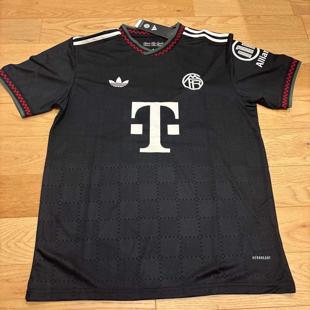 新品未使用タグ付きバイエルン25/26アウェイユニフォーム伊藤洋輝21 Lサイズ