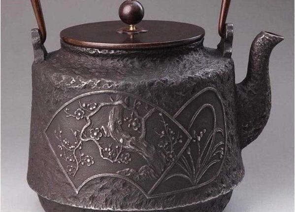 鋳鉄製黒色鉄瓶 花と動物の浮彫り 茶道用品 大容量 老鉄瓶★提梁壺 2.5L