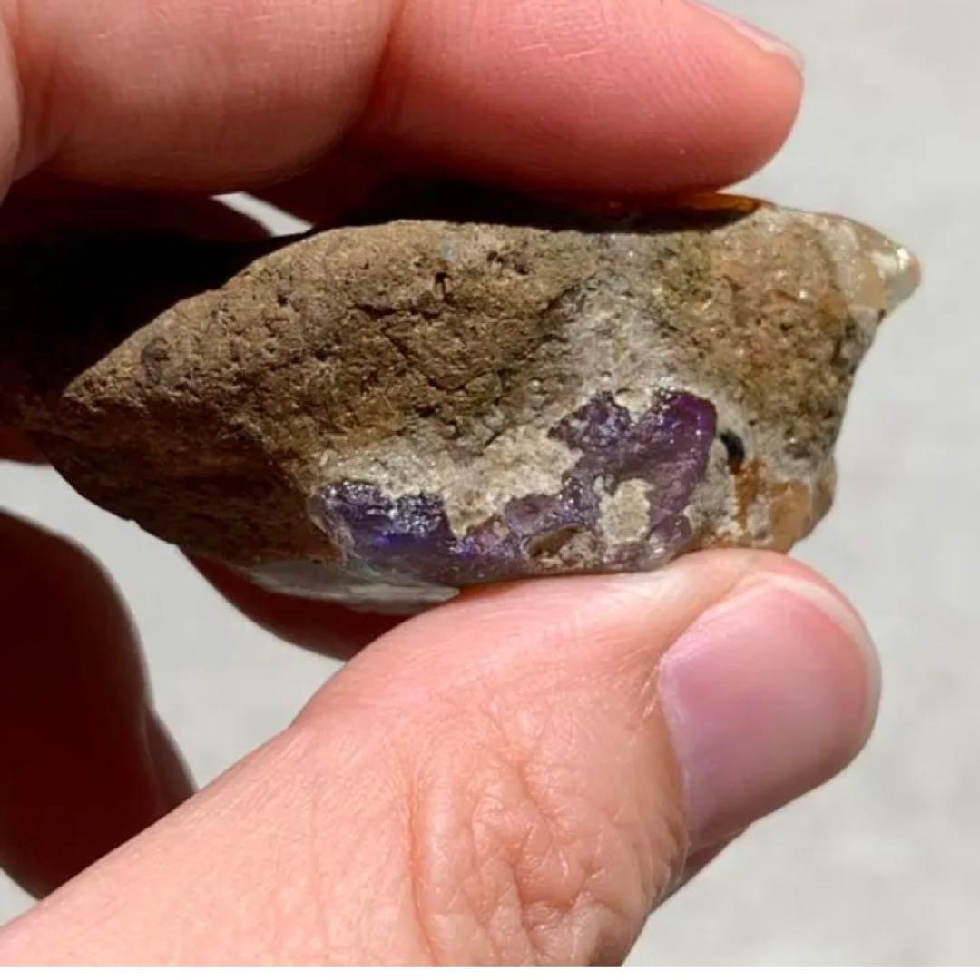 105ctストライプ模様の可愛いオパール原石/鉱物標本