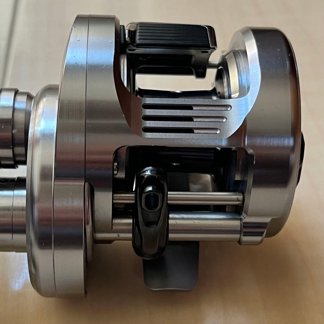 SHIMANO カルカッタコンクエスト DC 100HG チタンノブ