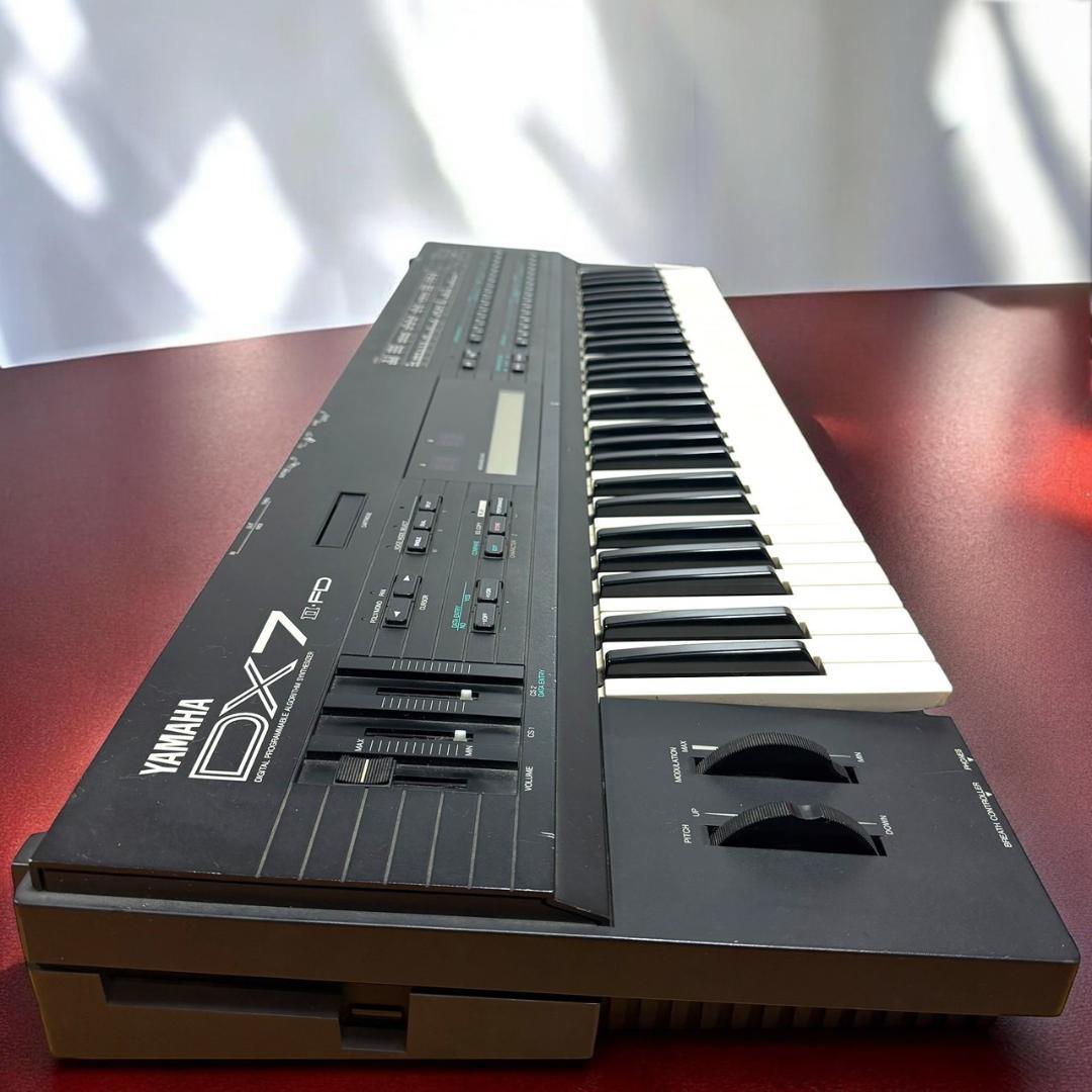 ☆良品 ヤマハ DX7II FD シンセイサイザー 2系列 FM音源