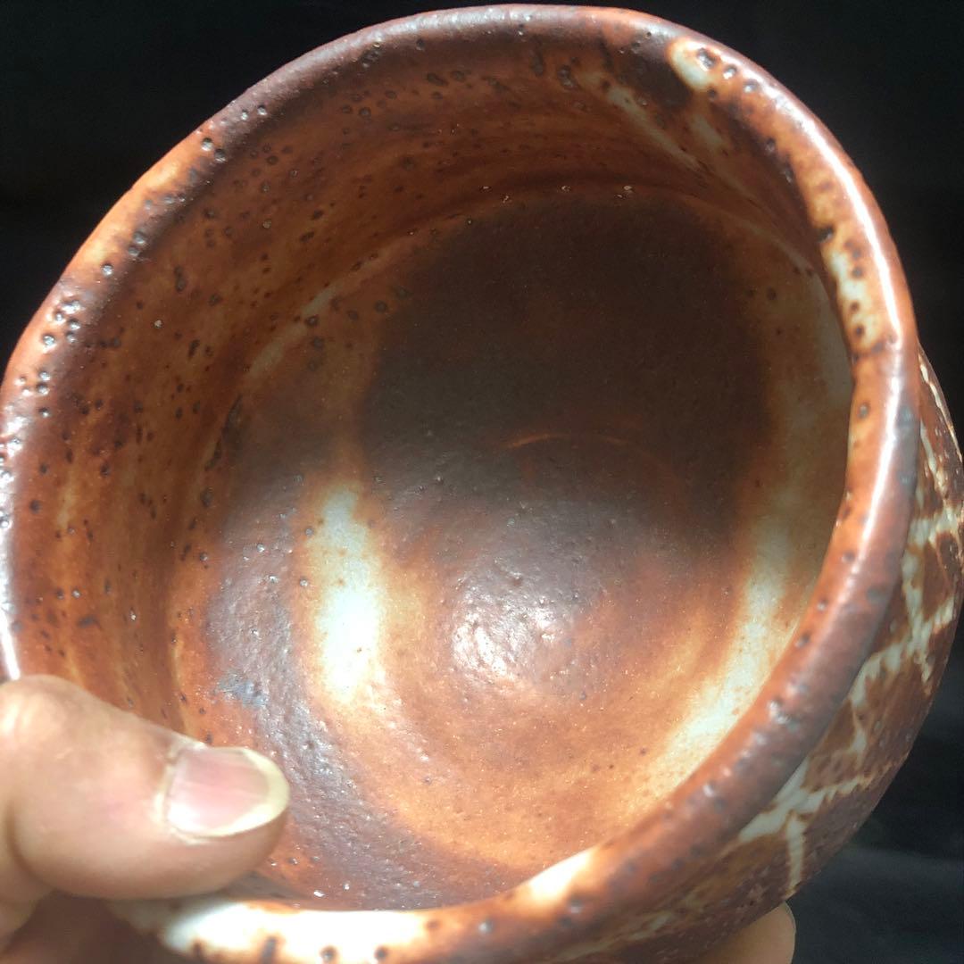 究極の美◼️蔵から、また凄そうな赤茶白い釉薬の美しい抹茶茶碗が出てきました。