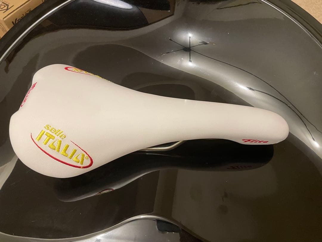 selle ITALIA FLITEホワイト