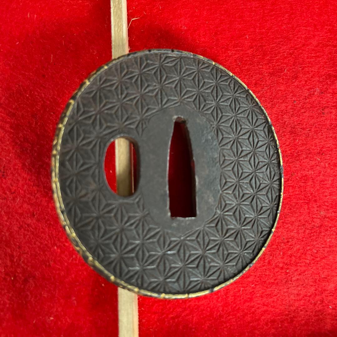 桔梗花紋の鉄鍔