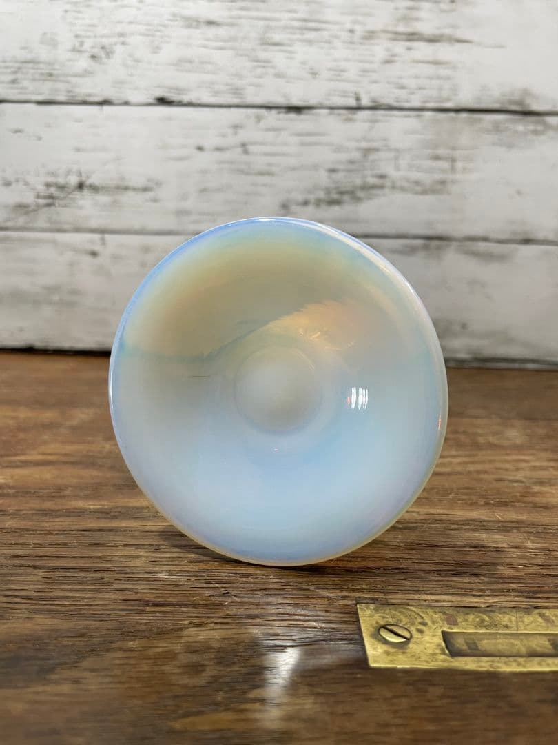 フランスアンティーク オパリンガラスの一輪挿し 花瓶 グラス ツイストステム