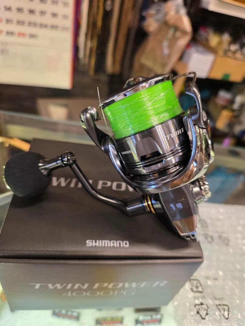 ツインパワー24　 4000PG スピニングリール