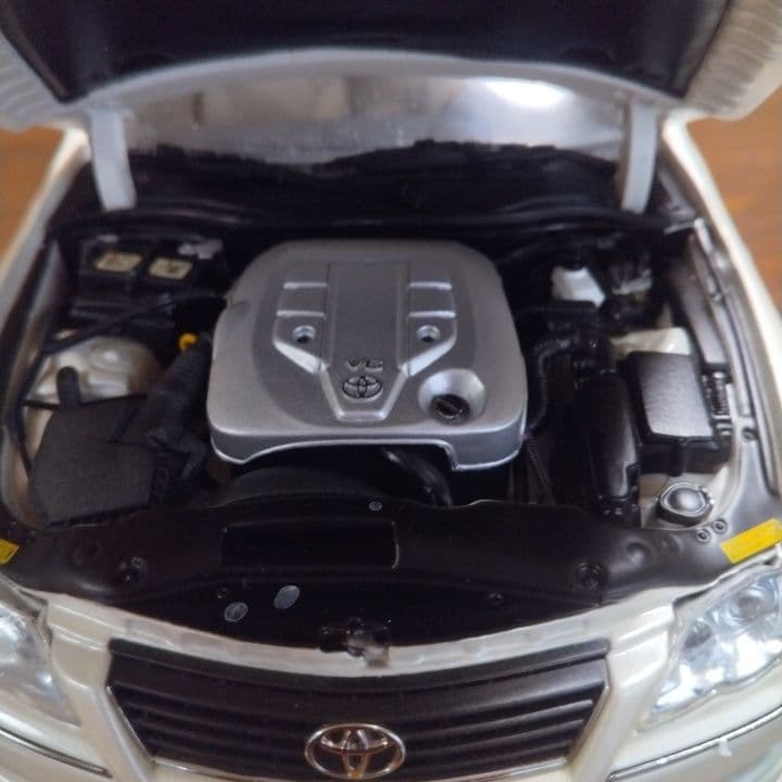 トヨタ REIZ ミニカー ホワイト (ケース、箱なし)