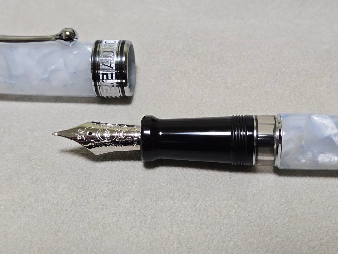 アウロラ オプティマ 限定365 ビアンカ Goccia CEニブ