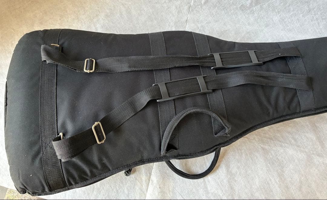 ヤマハBBVエレキベース ・ソフトケース・ストラップ・ケーブル付き