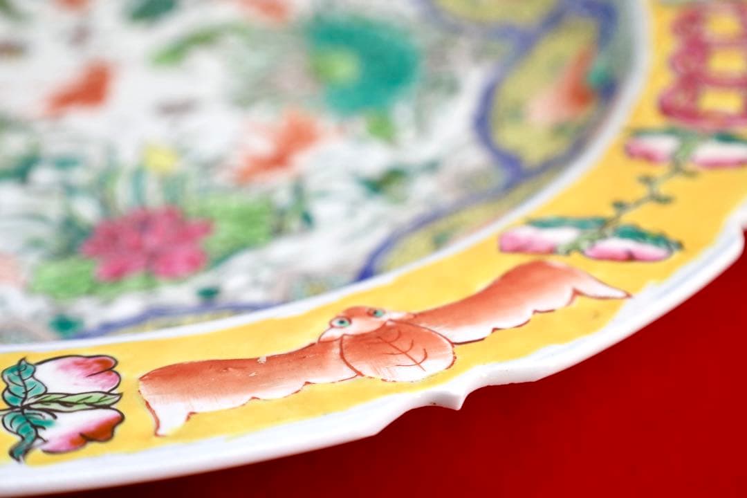 中国雑貨・大皿・飾皿【慎徳堂製　粉彩　中国美術　金魚　蓮華】