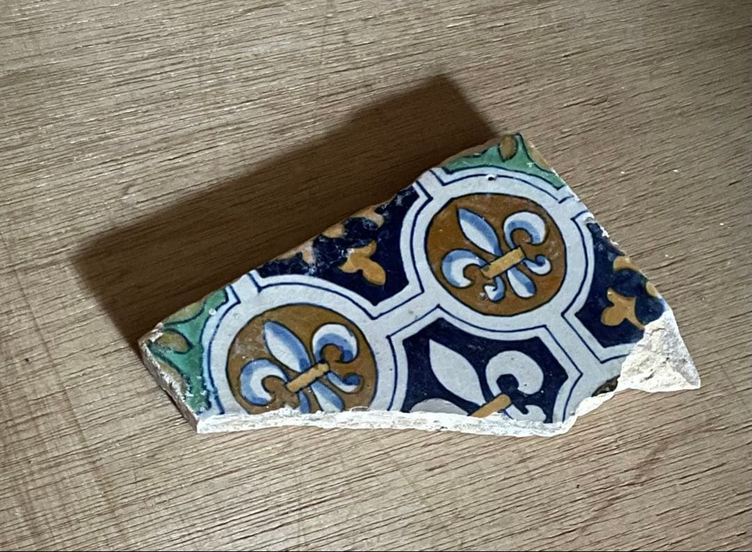 希少◆ 17世紀前半　オランダ　デルフトタイル　アイリスの紋章　　)民藝　古道具