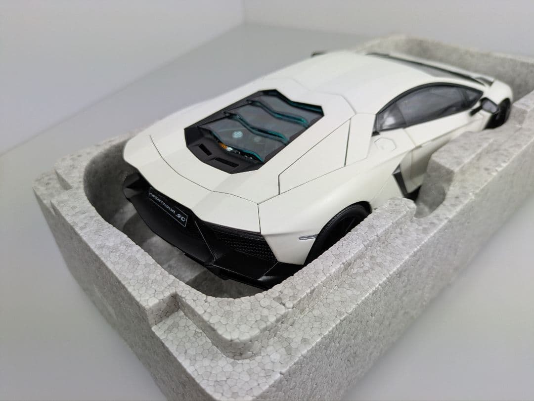 1/18 ミニカー オートアート ランボルギーニ　アヴェンタドールLP720-4