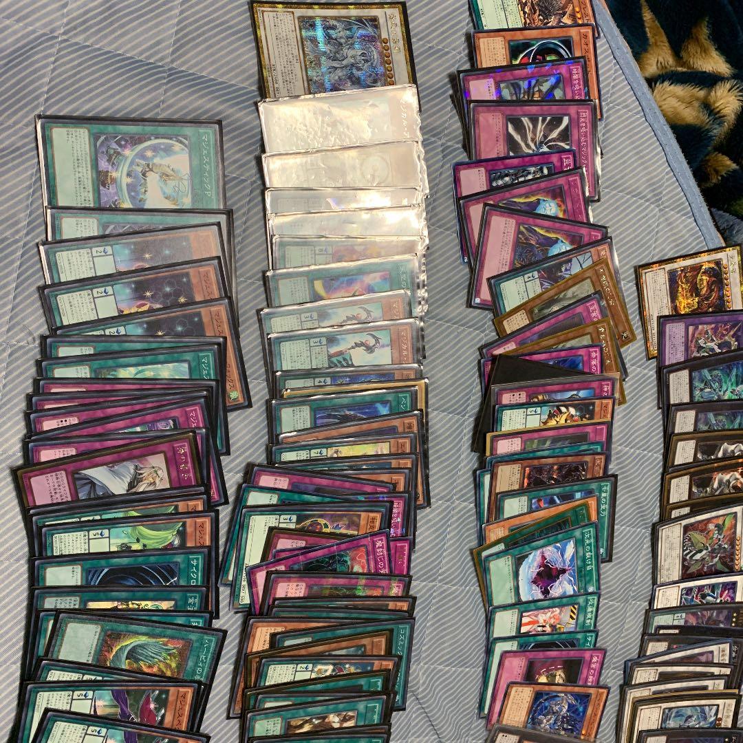 遊戯王 引退 まとめてうります。スリーブもデッキの箱もあります。