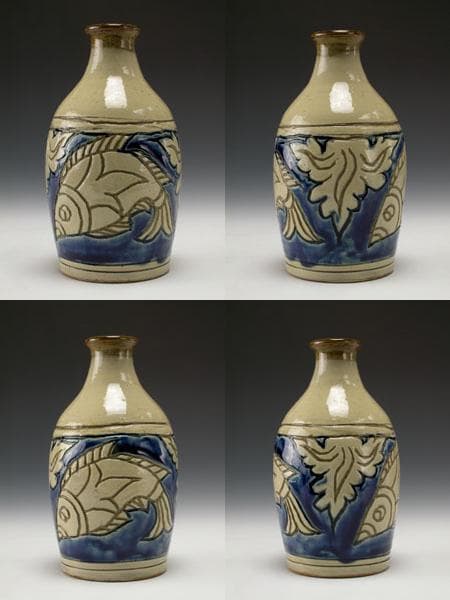 琉球壷屋焼 登り窯　金城敏男 作 呉須魚文徳利