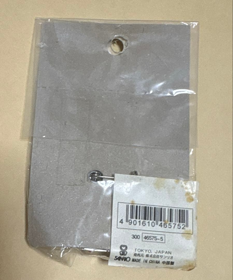 ハローキティ　キティ　クリスマス　バッジ　希少品　サンリオ